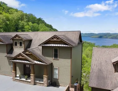 ♡ Your Happy Place Overlooking Center Hill Lake ♡