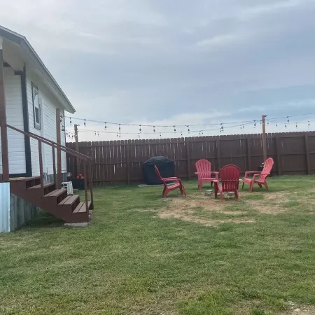 Tiny Farm home on 225 acres. 28 miles from Durant Casino & resort. Pet friendly!