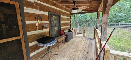 THE WOODLANDS - VERY QUIET SECLUDED CABIN