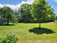 Charming 1-bedroom cottage 0.5 from beautiful Caseville with AC, spacious yard