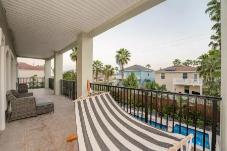 Modern Pool - Spa - Huge Game Room - Sleeps 36 Отели рядом с достопримечательностью «Sea Turtle, Inc.»