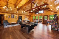 Luxury Lodge~Sleeps 22~Heated Pool~2 Hot Tubs~Game Room