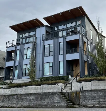 Downtown River View Oak St. Suite