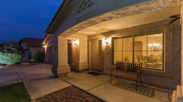 Private Vacation Getaway! Plenty of Sunshine w/Pool & Comfy Place to Stay.