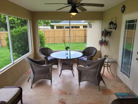 Home in Lake Placid! Отели в г. Силвен-Шорс