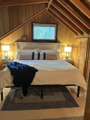 Lake View, Covered Porch, Pet Friendly with Fee & Golf Cart