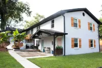 Pet Friendly Park Circle Apartment - Walk to Riverfront!