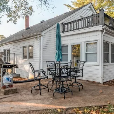 "Maple Cottage" - Spacious 4Br Family Home in Safe Neighborhood in Gastonia
