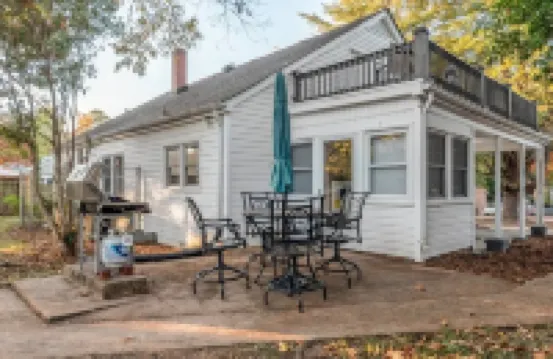 Large “Maple Cottage” in Beautiful Gastonia Area