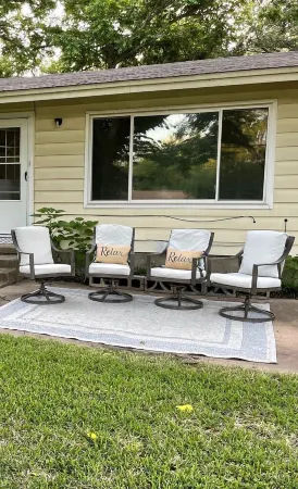 *New* Updated House - Walk to Hospital, 3 Beds