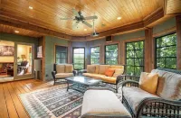 Gorgeous Home- Hot Tub & Pool Table