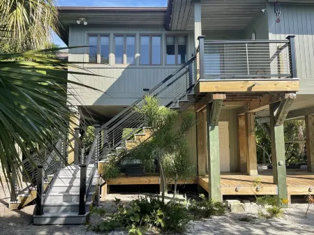 Captivating Cabana – Luxury Home, Boat Slip, Golf Cart, Pool, Pickleball, & Club