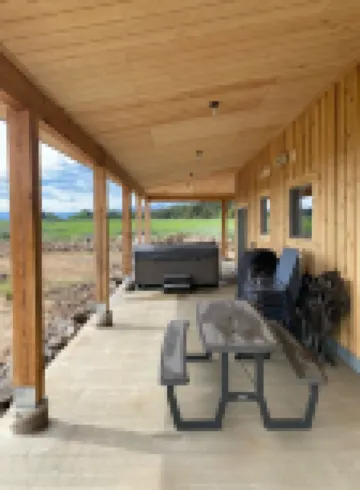 Brand new Cabin! Hot tub, fire pit, large porch, space for families, views.