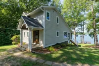 Stylish 3Br Lakefront Home on Kerr Lake