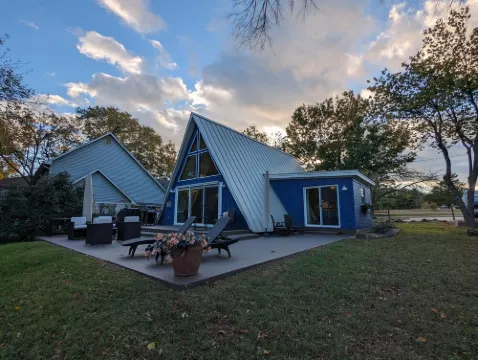 End of Year Specials- Be Lakefront for the Holidays!