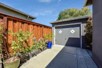 Charming Sky Cove: SFO Haven Hotels near Millbrae Square