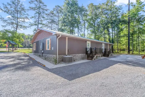 Relaxing, family friendly lodge by the lake.