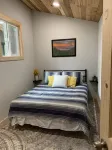 Secluded Luxury: Your Cabin, Your Hot Tub, Your Vacation!