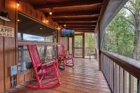 Lightning Bug Lodge - Cozy Mountain Cabin, Peaceful/Quiet Area, Hot tub!