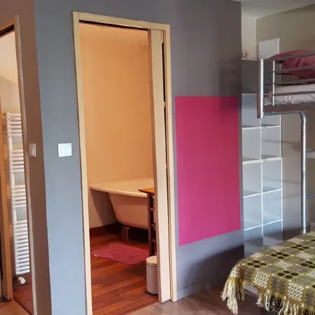 Renovated Catalan farmhouse, 2 minutes from the centre of Céret, not overlooked.
