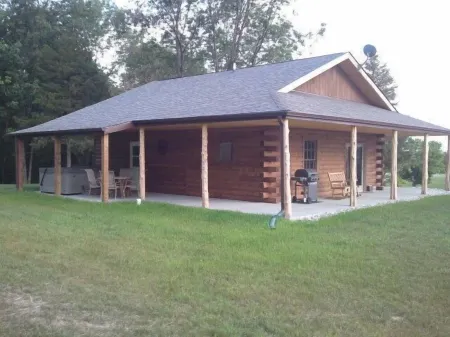 Secluded Rental Cabin on Southern Illinois Wine Trail, Private Hot Tub