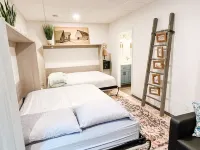 Eagle's Nest Guest House I - Less than 2 Miles to Sand Valley - 16 beds!