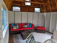 Relaxing 2 bedroom cottage w/ hot tub and air hockey/ping pong table