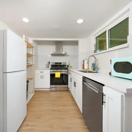 Charming studio with WiFi and AC in welcoming Rosemead Отели рядом с достопримечательностью «Монтерей Парк Рекреэйшен»