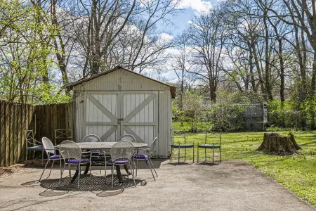 Scarlett Scales Cottage in Downtown Franklin