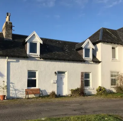 Cosy cottage with direct view of Loch Fyne Hotels in Inveraray
