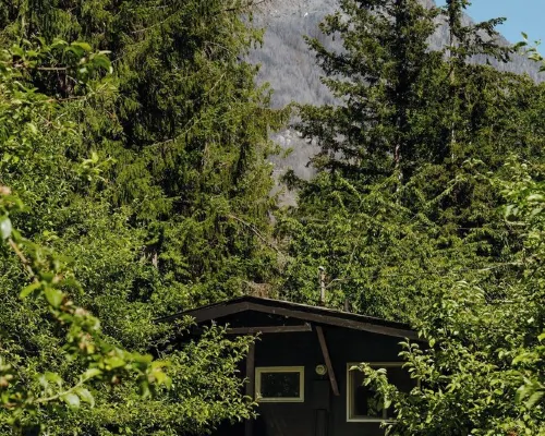 Chalet Rivière 2-bedroom cabin with AC and WiFi in Gold Bar Hotels in Baring