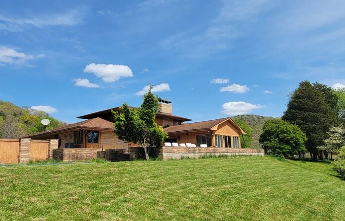Bluestone Manor--Spacious Mountain Home for Your Next Adventure