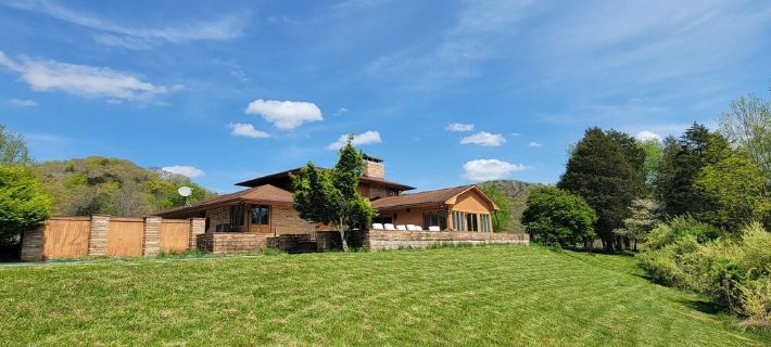 Bluestone Manor--Spacious Mountain Home for Your Next Adventure Hotels in Summers County