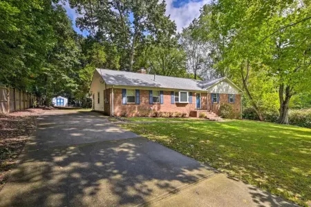 Sunny Spacious Ranch to Relax and Unwind Family Friendly