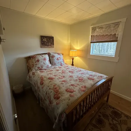 Cozy Roscoe Lakefront Cabin