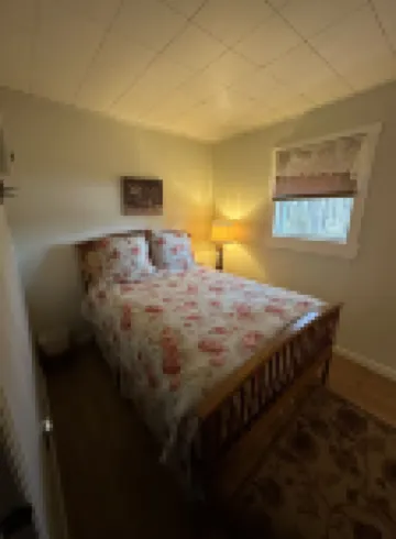 Cozy Roscoe Lakefront Cabin