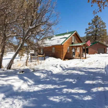 Lux Hot Tub Cabin. Huge Views! 35 Acres! Stargazing/Hiking Retreat! No Pet Fees!
