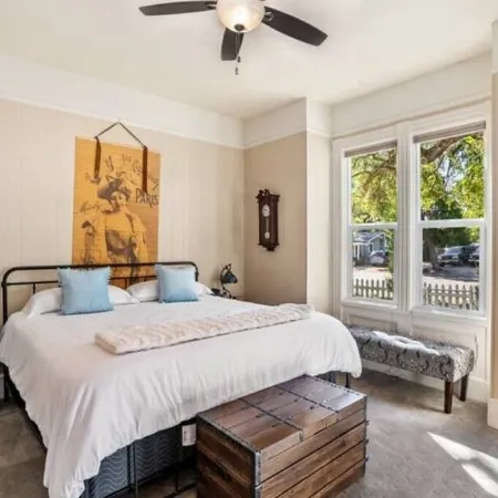 Modern Victorian! Walk Downtown W/Firepit