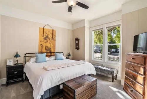 Modern Victorian! Walk Downtown W/Firepit