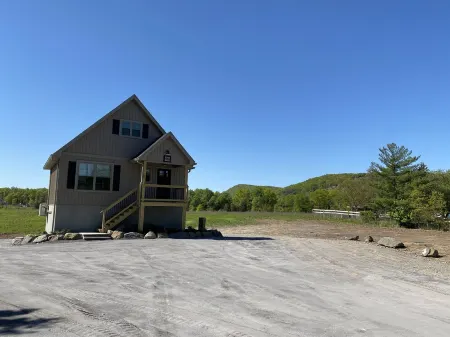 Custom Carriage House, country setting, minutes from Village of Saugerties Отели рядом с достопримечательностью «Napping Horse Farm»