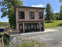 Bankers Loft w/ Washer, Dryer King Size Bed Beautiful Space for a Beautiful Stay