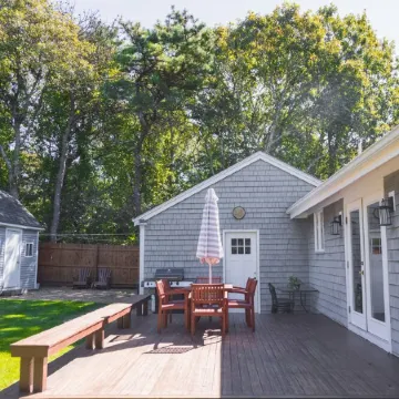 Relax by Oak Bluffs Harbor, enjoy your 3-bedroom East Chip retreat
