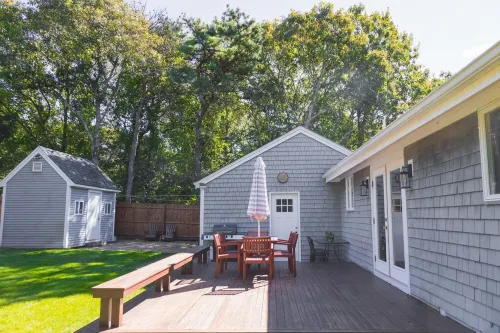 Relax by Oak Bluffs Harbor, enjoy your 3-bedroom East Chip retreat