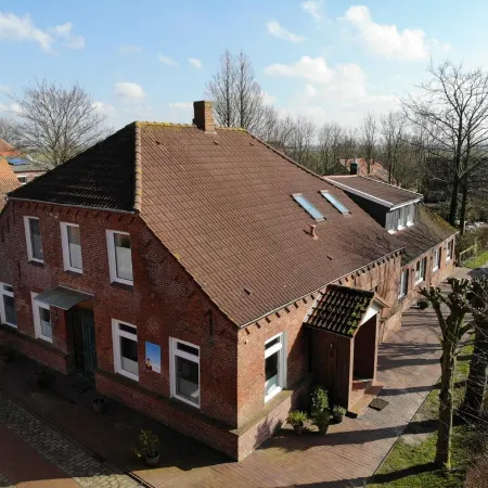 Vacation apartment "Leuchtturm" with large garden in the heart of Pilsum