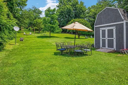 Historical cottage in the town of Paris Отели в г. Фокир