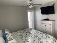 Deluxe 1 Br Ocean Front , King Bed, Elevator, Pool,   Linens & Screened Porch - วิลล่า