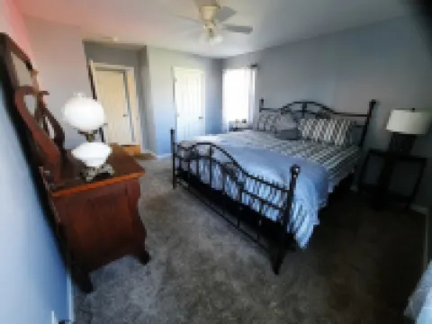 Small house with lake view 5 minutes to I-75 and Renfro Valley. Hotels in Rockcastle County