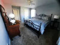 Small house with lake view 5 minutes to I-75 and Renfro Valley.
