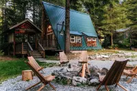 The A-Frame @ SkyCamp: Classic cabin with Hot Tub and BBQ near Stevens Pass