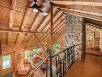 🎣 FISHING LODGE🌲 - 3 Stocked Ponds, Hot Tub, Sleeps 14, 8 acres, Arcade